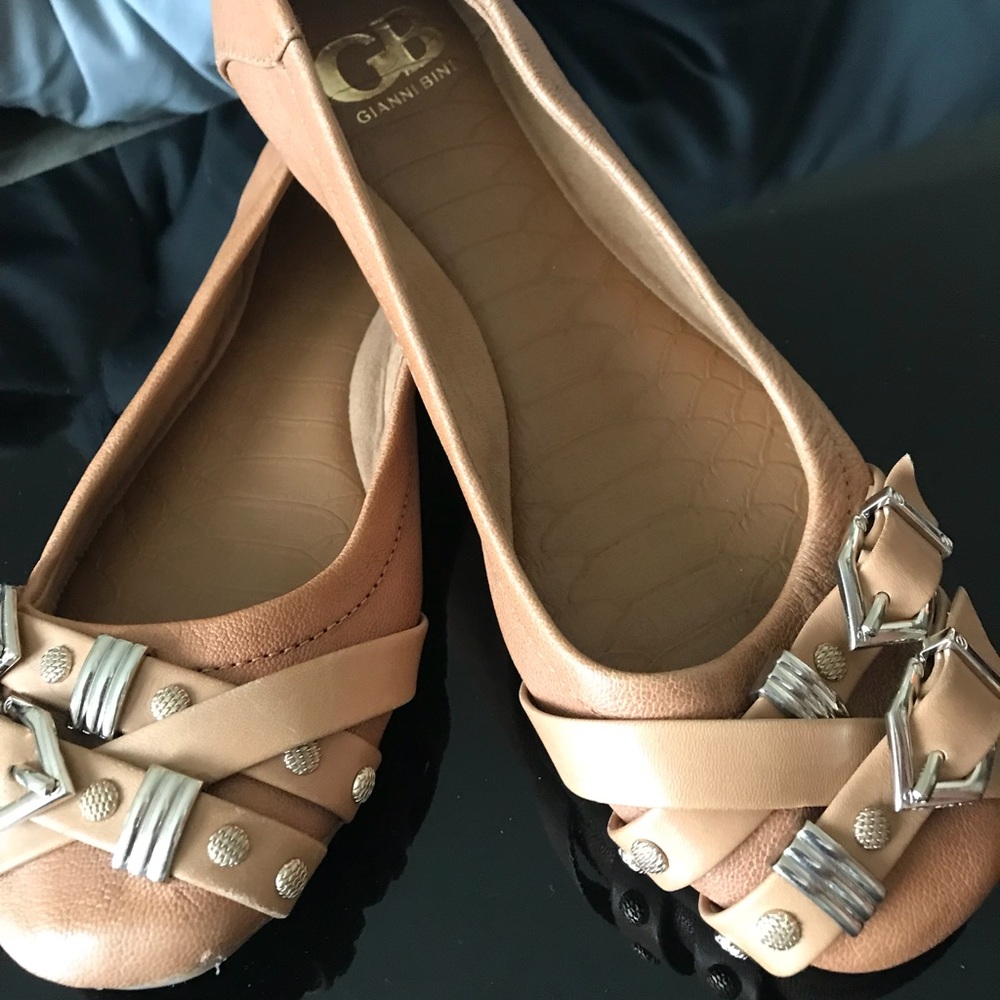 Nude flats